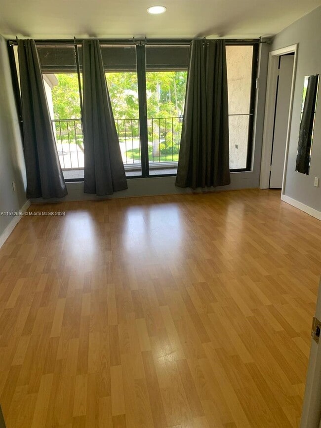 Photo - 19208 NE 25th Ave Unit #304C