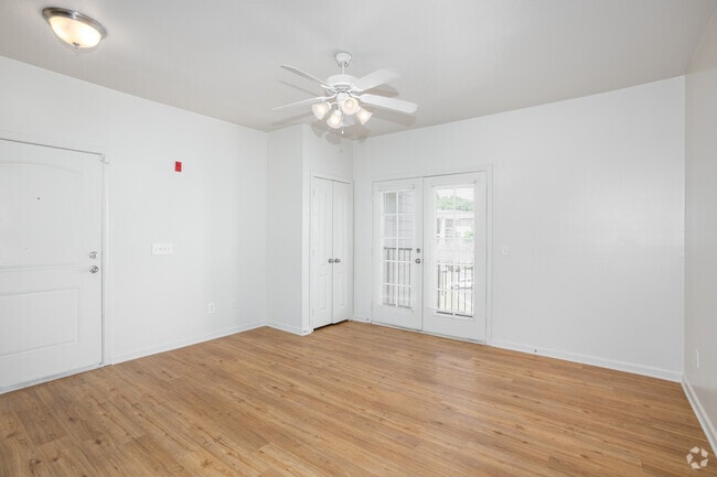 3BR, 2BA - 1,100SF - Living Room