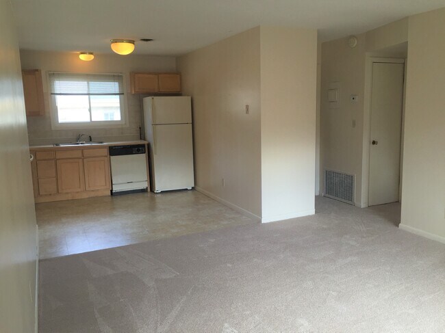 College Mall Apartments