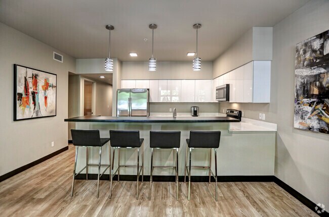 Kitchen Bar-Quartz countertops - Nine’s on 9th Rental