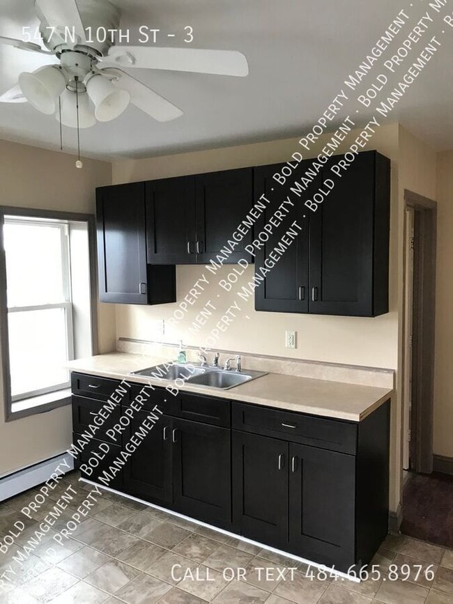 Building Photo - 547 N 10th St Unit 3