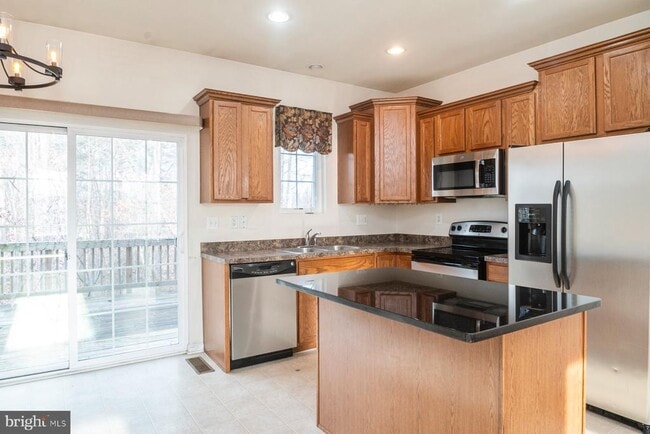 Photo - 1169 Coulbourn Cor