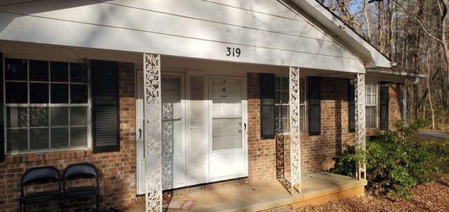 Building Photo - 319 Elm St Unit 319 B Elm Street Rental