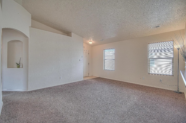 Photo - 630 Redwood St SW