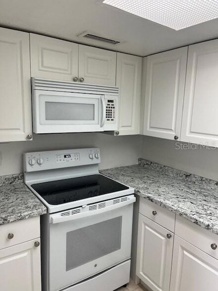 452 Banyon Tree Cir Unit 200