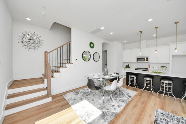 Photo - 2434 Harrington St