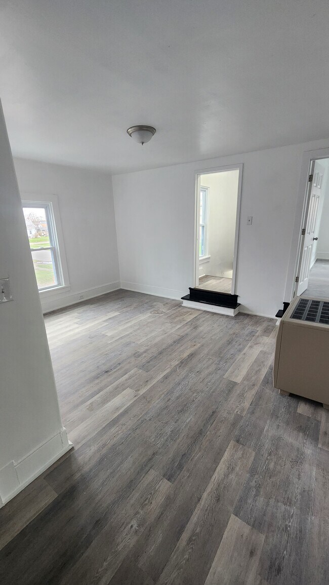 176 W 2nd St Apartments Unit Upper Dunkirk, NY