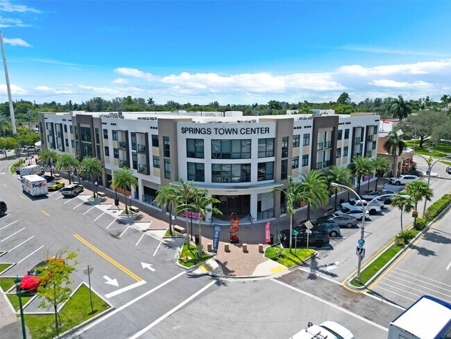 Building Photo - 1 Curtiss Pkwy Unit 326 Rental