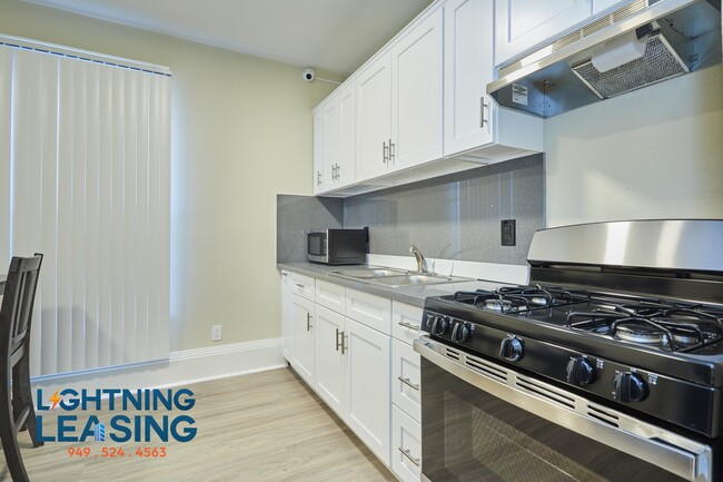1820 1/2 W 11th Pl-1D - 1820 1/2 W 11th Pl-1D Unidad 1D Rental
