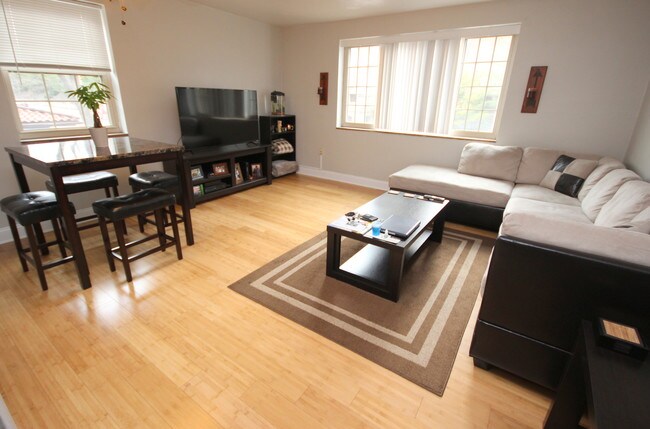 Photo - Montrose Manor