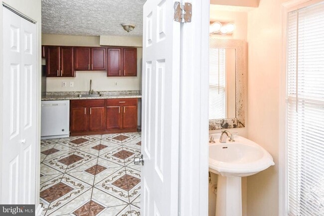 Photo - 2115 N Anvil Ln