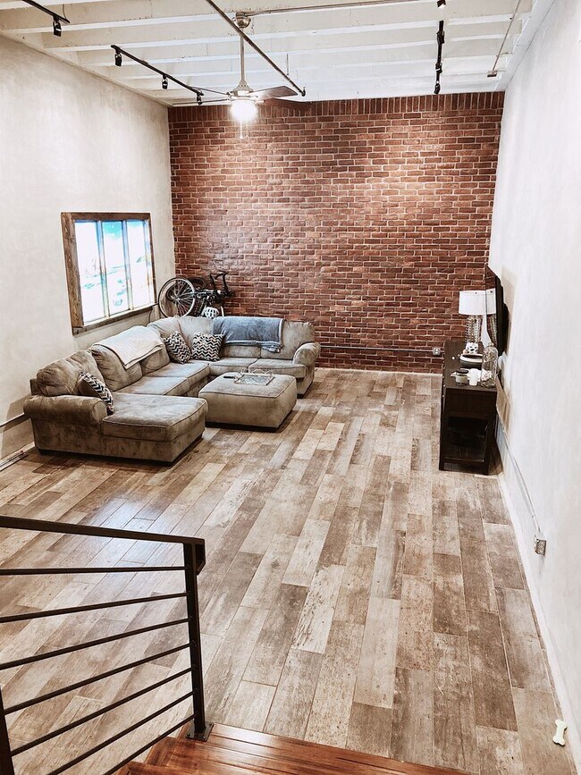 Photo - Bailey School Lofts L10 Unidad BL L-10