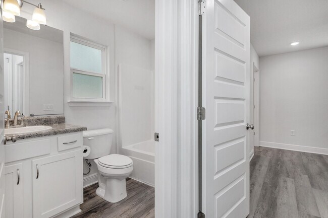 Photo - 8154 Lawton St