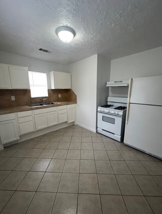 Photo - 831 Deerpass Dr