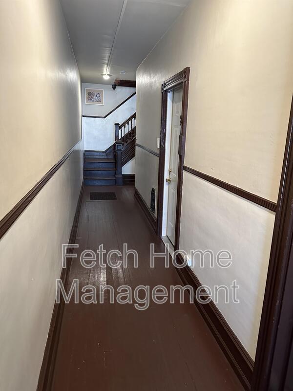 Photo - 722 E King St