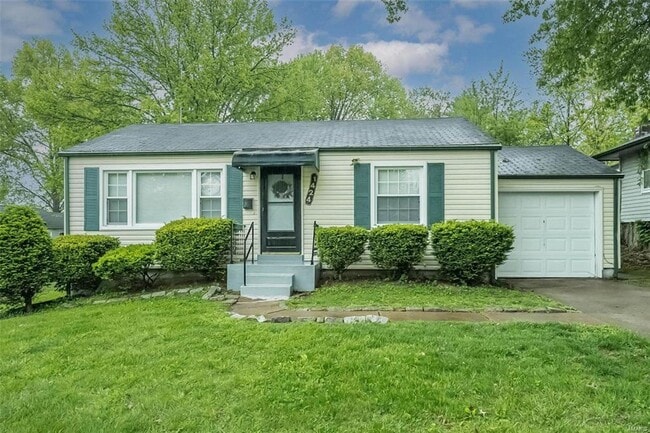 Photo - 1424 Golden Dr House