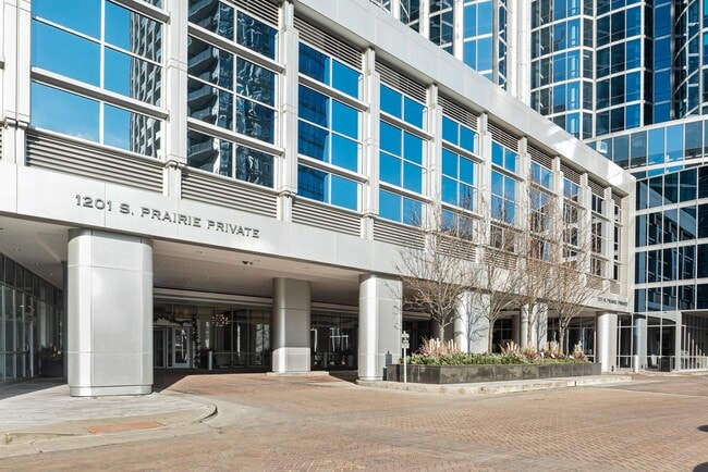 Building Photo - 1201 S Prairie Ave Unit 704