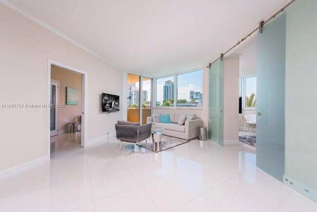 Building Photo - 300 South Pointe Dr Unit 706 Rental