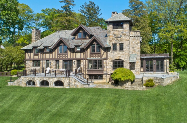 Building Photo - 47 Carriglea Dr