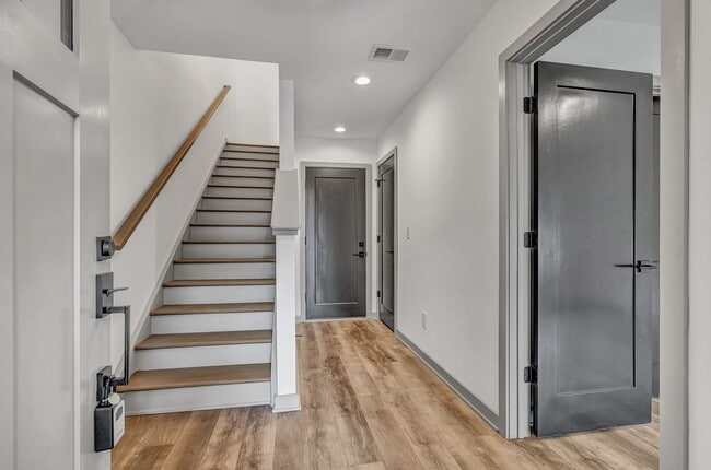 Photo - 4 Bed for Rent in Edison Park- The Nations!