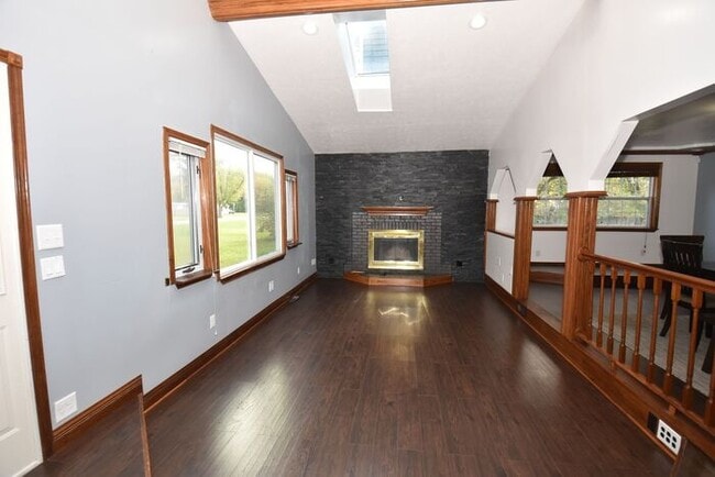 Photo - Mishawaka 4 bedroom with a Primary suite a...