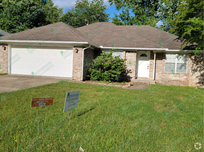 Building Photo - Two Car Garage & Small Deck in the Back Yard! Rental