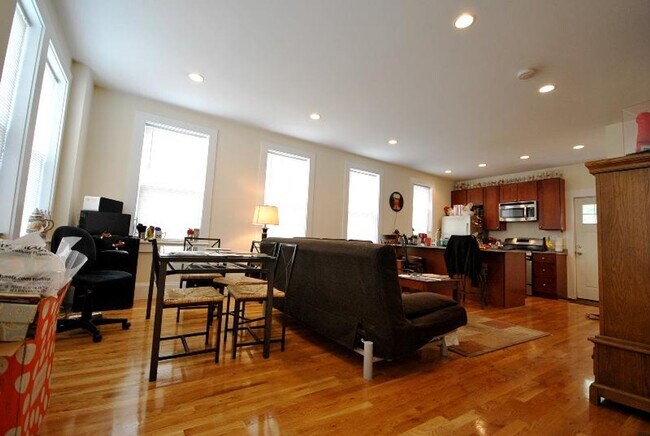 2 Larose Pl