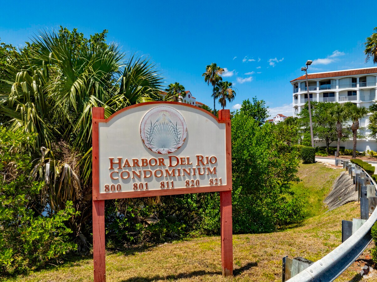 800-821 Del Rio Way Merritt Island, FL 32953 - Harbor Del Rio Condominium