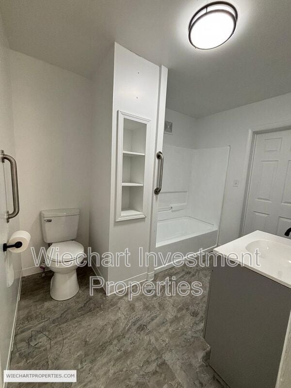 Photo - 933 W Wayne St