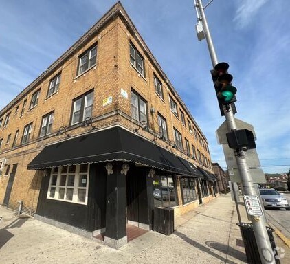 Building Photo - 154 Des Plaines Ave Unit L Rental