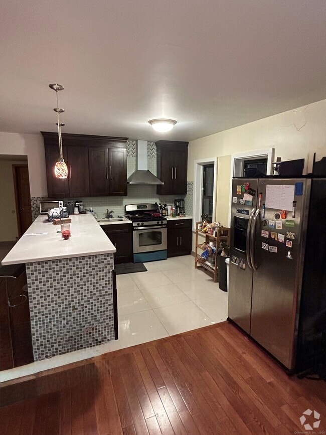 Building Photo - 7 Elm St Rental