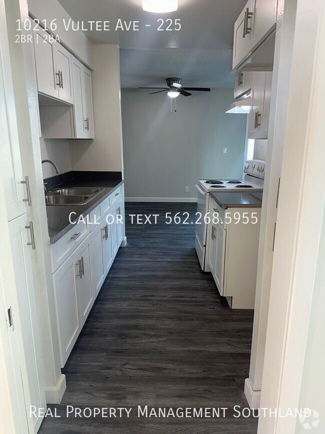 Building Photo - 2 Bedroom/ 2 Bath Spacious Apartment in Do... Unit 225