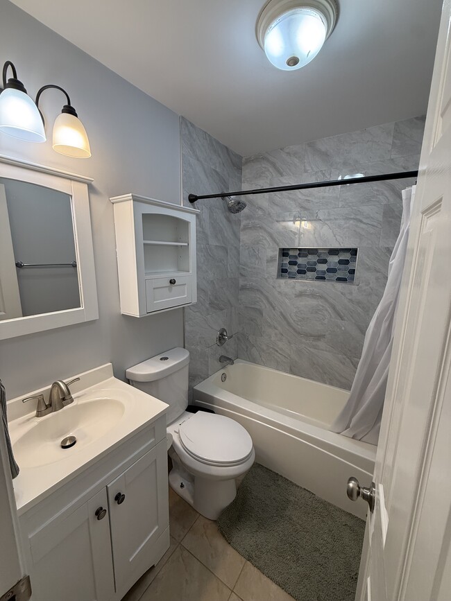 Photo - 714 Lakeside Blvd