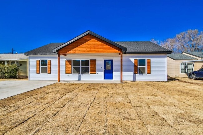 Building Photo - Beautiful Newer Construction Home