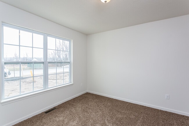 Photo - 50 Silverlight Wy