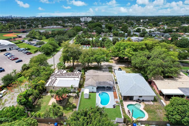 Photo - 5311 Pierce St