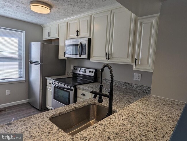 Photo - 1680 Thenia Pl