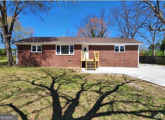 Building Photo - 2602 Lake Harbin Rd Rental