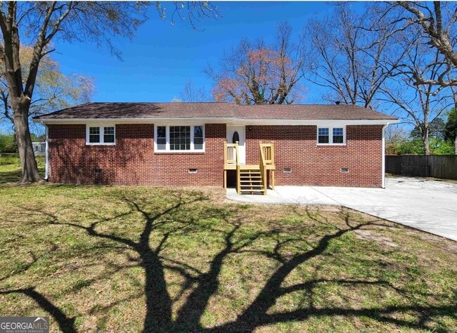 Building Photo - 2602 Lake Harbin Rd Rental