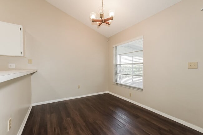 Photo - 1611 Bent Pine Way