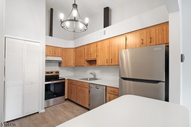 Photo - 70 Meadowview Dr