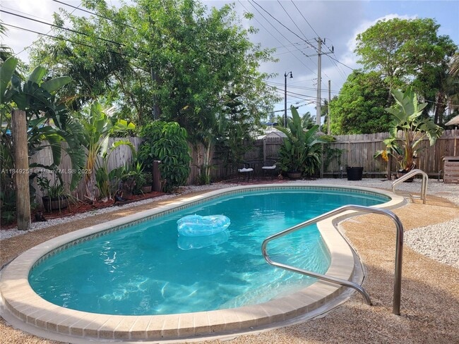 Photo - 2560 NE 8th Terrace