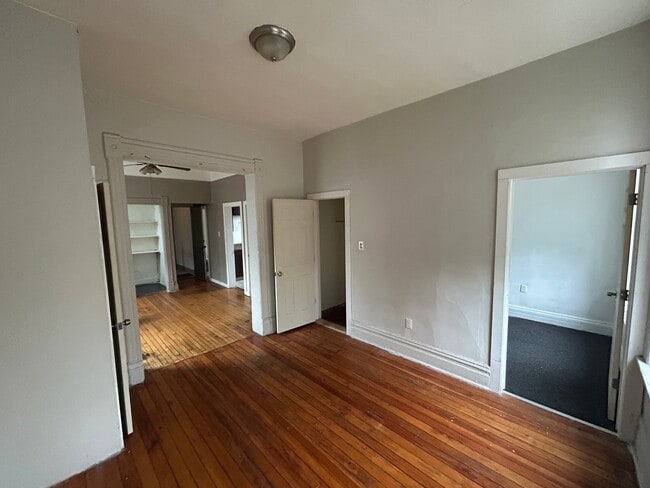 Photo - 735 E 88th St Unidad 3F