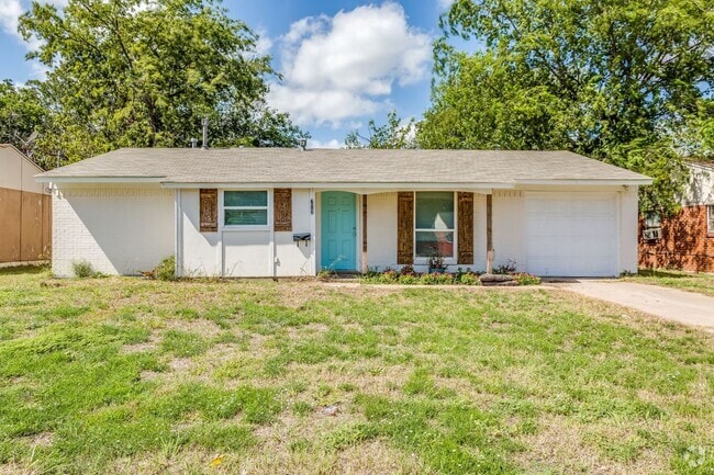 Building Photo - CHARMING HOME
