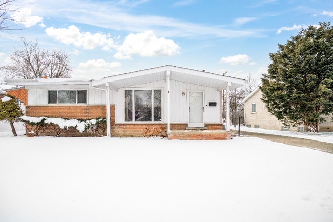 Photo - 7621 Amboy St