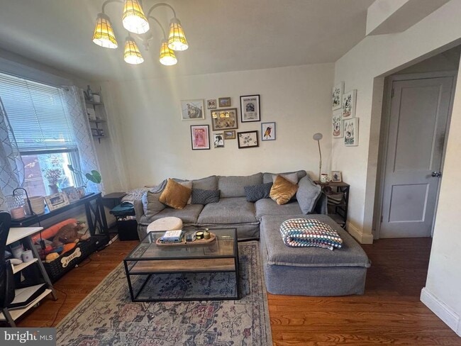 Photo - 1943 Waverly St