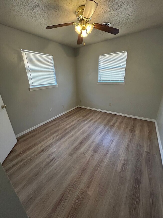 Photo - 1610 58th St Unidad B