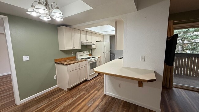 Photo - Well Maintained Top Floor 2 Bed/2 Bath Condo W/Garage Space. Call Today! Unit 1D