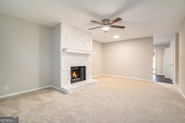 Photo - 2123 Huddersfield Way