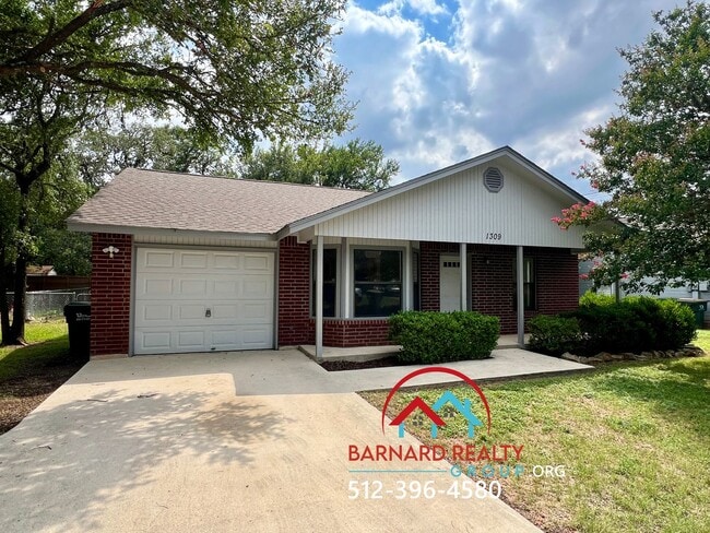 Building Photo - Available Early July: 3 Bed 2 Bath House with Garage-Recent Updates